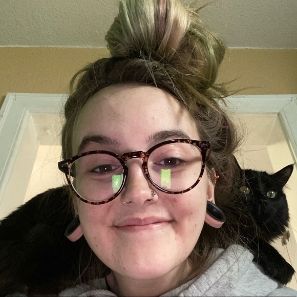 Meet your Posher, Megan - Picture 1 of 1